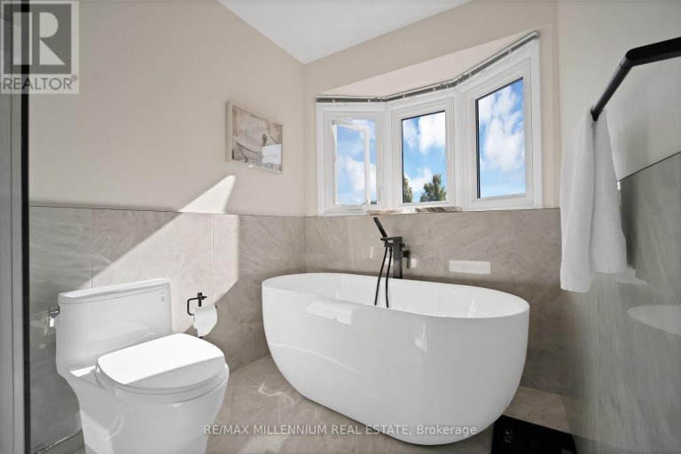 4165 CREDIT POINT DRIVE, Mississauga (East Credit), Ontario, L5M3K3