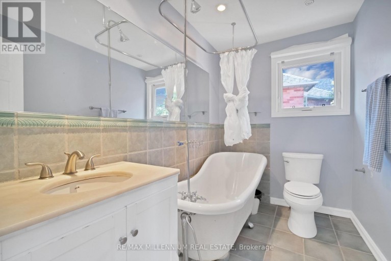 4165 CREDIT POINT DRIVE, Mississauga (East Credit), Ontario, L5M3K3