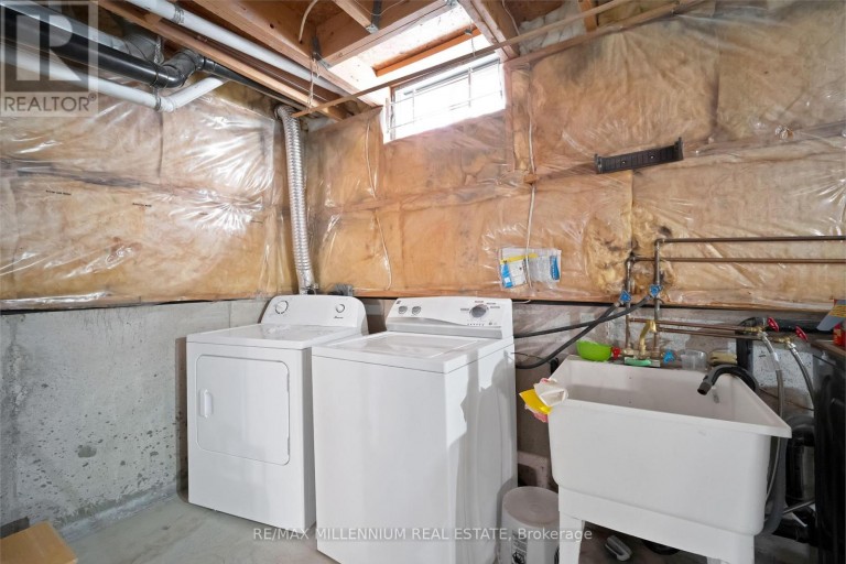 4165 CREDIT POINT DRIVE, Mississauga (East Credit), Ontario, L5M3K3