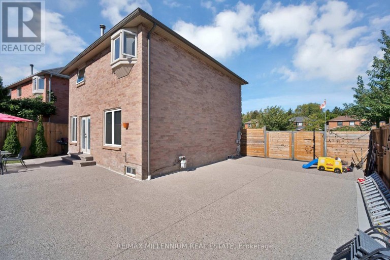 4165 CREDIT POINT DRIVE, Mississauga (East Credit), Ontario, L5M3K3