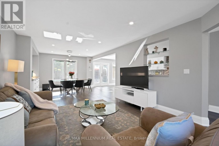 4165 CREDIT POINT DRIVE, Mississauga (East Credit), Ontario, L5M3K3