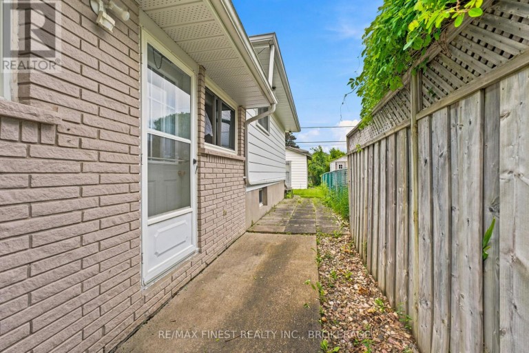 746 LAIDLAW CRESCENT, Kingston (South of Taylor-Kidd Blvd), Ontario, K7M5M5