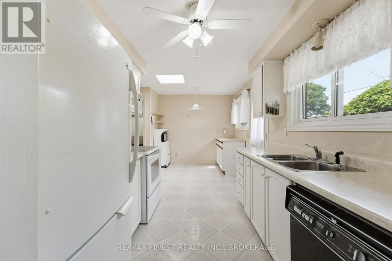 746 LAIDLAW CRESCENT, Kingston (South of Taylor-Kidd Blvd), Ontario, K7M5M5