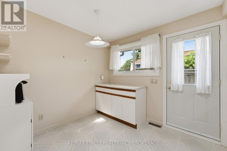 746 LAIDLAW CRESCENT, Kingston (South of Taylor-Kidd Blvd), Ontario, K7M5M5