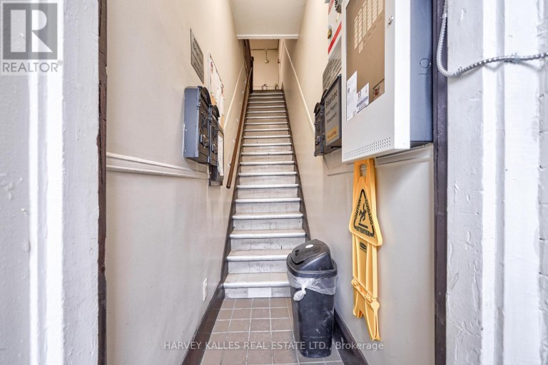 3 - 1074 ST CLAIR AVENUE W, Toronto (Oakwood Village), Ontario, M6E3H3