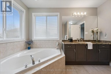 7 HARDY STREET Guelph (St. George's) Ontario photo 20