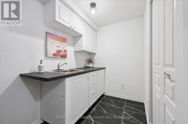 7 HARDY STREET Guelph (St. George's) Ontario photo 32