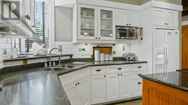 VILLA 1 WEEK 9 - 1020 BIRCH GLEN ROAD, Lake of Bays (Mclean), Ontario