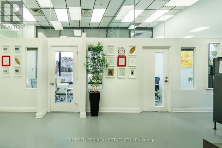 150 - 4 ROBERT SPECK PARKWAY, Mississauga (City Centre), Ontario, L4Z1S1