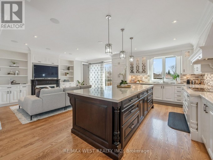 5 PAULA BOULEVARD, Toronto (Alderwood), Ontario, M8W4B5