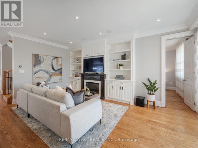 5 PAULA BOULEVARD, Toronto (Alderwood), Ontario, M8W4B5