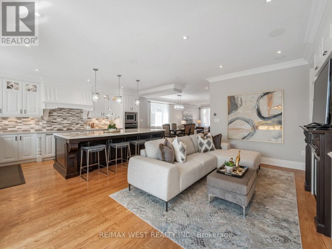 5 PAULA BOULEVARD, Toronto (Alderwood), Ontario, M8W4B5