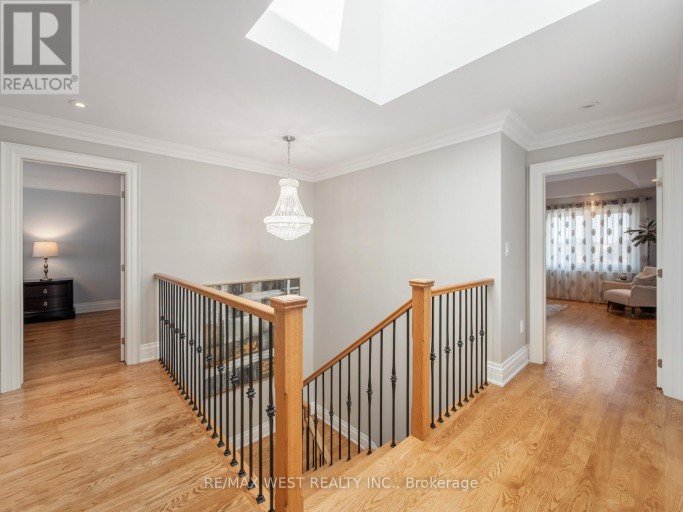 5 PAULA BOULEVARD, Toronto (Alderwood), Ontario, M8W4B5