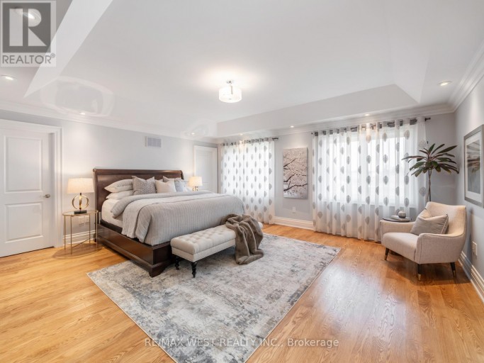 5 PAULA BOULEVARD, Toronto (Alderwood), Ontario, M8W4B5