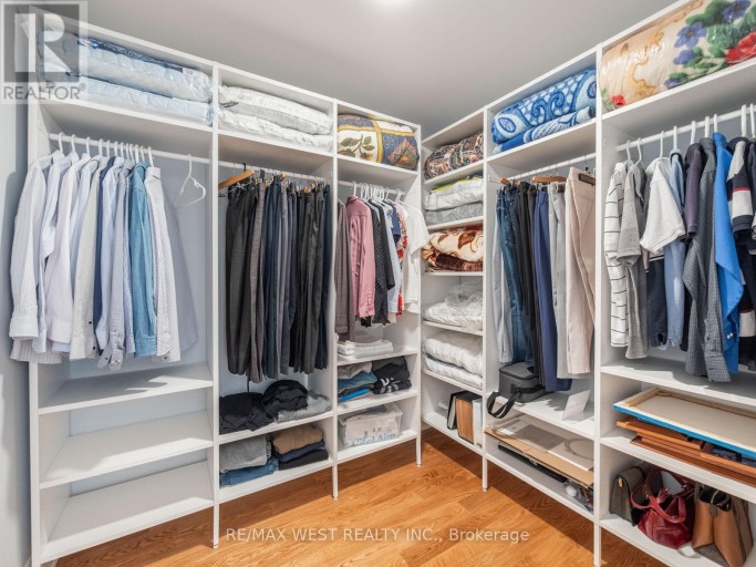 5 PAULA BOULEVARD, Toronto (Alderwood), Ontario, M8W4B5