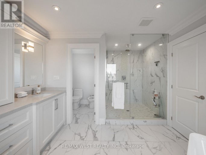 5 PAULA BOULEVARD, Toronto (Alderwood), Ontario, M8W4B5