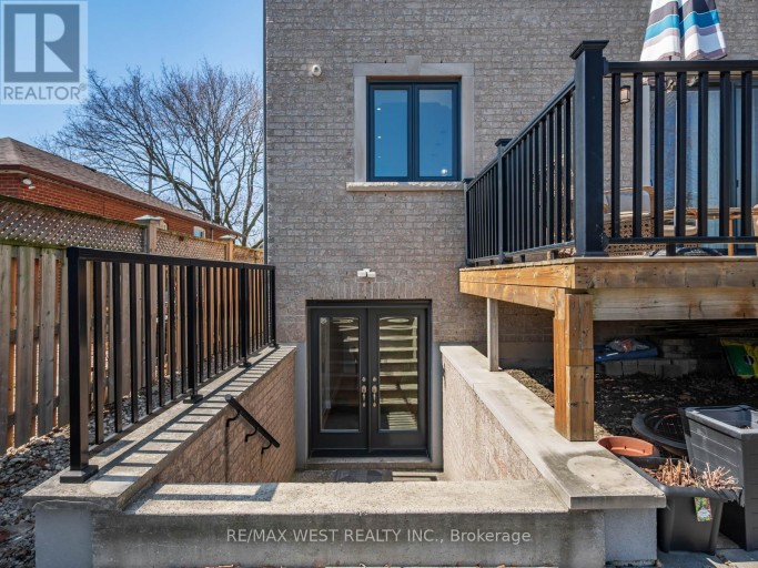 5 PAULA BOULEVARD, Toronto (Alderwood), Ontario, M8W4B5