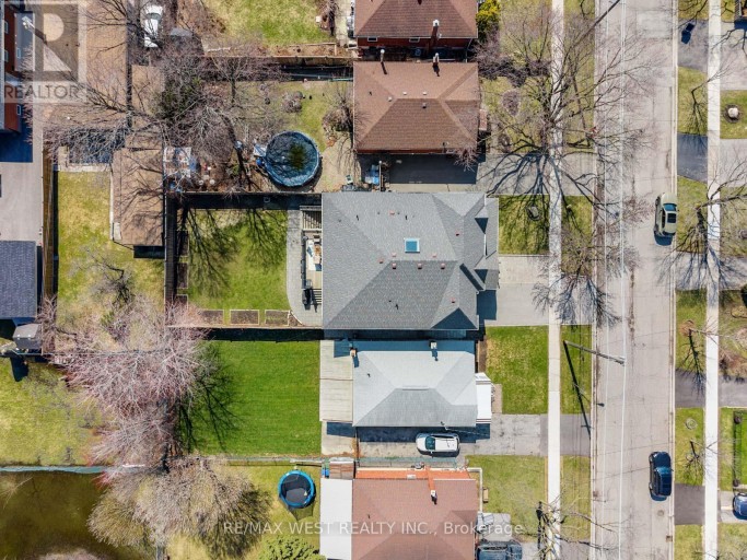 5 PAULA BOULEVARD, Toronto (Alderwood), Ontario, M8W4B5