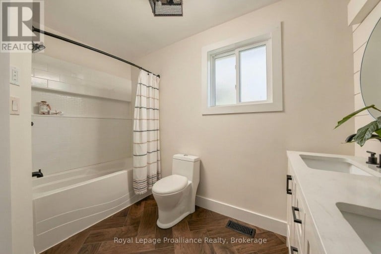 16 BONISTEEL ROAD, Quinte West (Sidney Ward), Ontario, K8P5V8