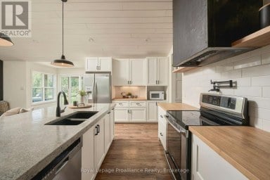 16 BONISTEEL ROAD Quinte West (Sidney Ward) Ontario photo 9