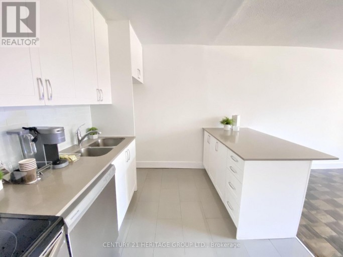 307 - 3101 EGLINTON AVENUE E, Toronto (Scarborough Village), Ontario, M1J2G4