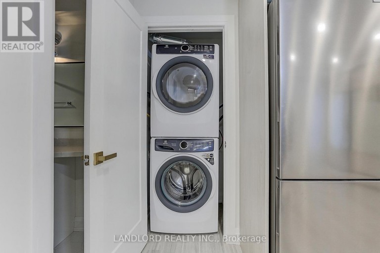 LOWR RR - 2004 LAWRENCE AVENUE W, Toronto (Weston), Ontario, M9N1H4