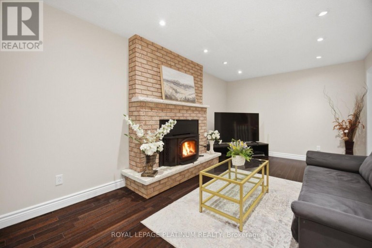 2542 POLLARD DRIVE, Mississauga (Erindale), Ontario, L5C3H1