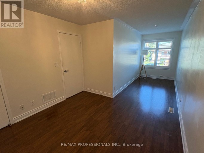104 - 5 RICHGROVE DRIVE E, Toronto (Willowridge-Martingrove-Richview), Ontario, M9R0A3
