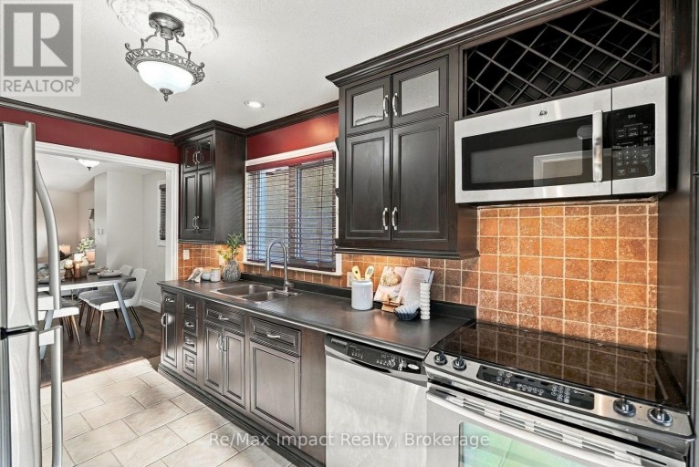 172 ROXBOROUGH AVENUE, Oshawa (O'Neill), Ontario, L1G5W5