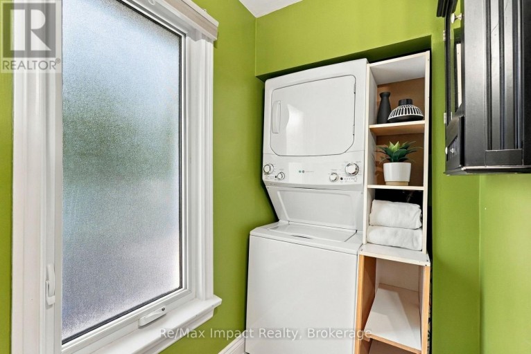 172 ROXBOROUGH AVENUE, Oshawa (O'Neill), Ontario, L1G5W5