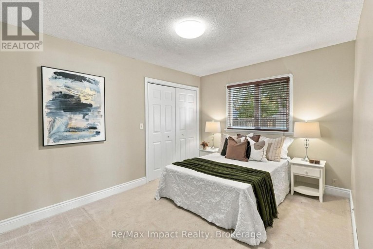 172 ROXBOROUGH AVENUE, Oshawa (O'Neill), Ontario, L1G5W5