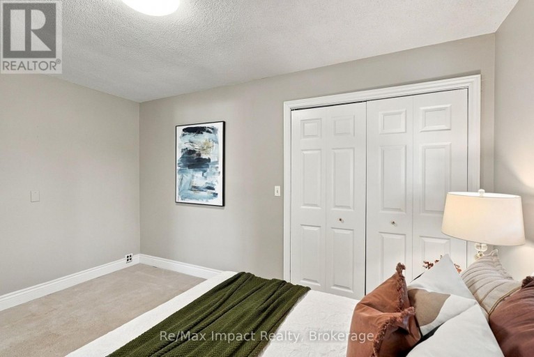 172 ROXBOROUGH AVENUE, Oshawa (O'Neill), Ontario, L1G5W5