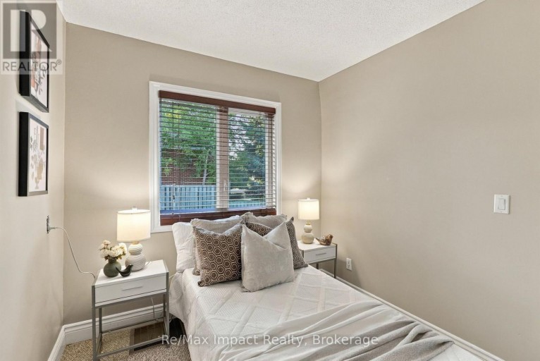 172 ROXBOROUGH AVENUE, Oshawa (O'Neill), Ontario, L1G5W5