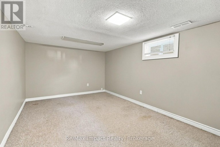 172 ROXBOROUGH AVENUE, Oshawa (O'Neill), Ontario, L1G5W5