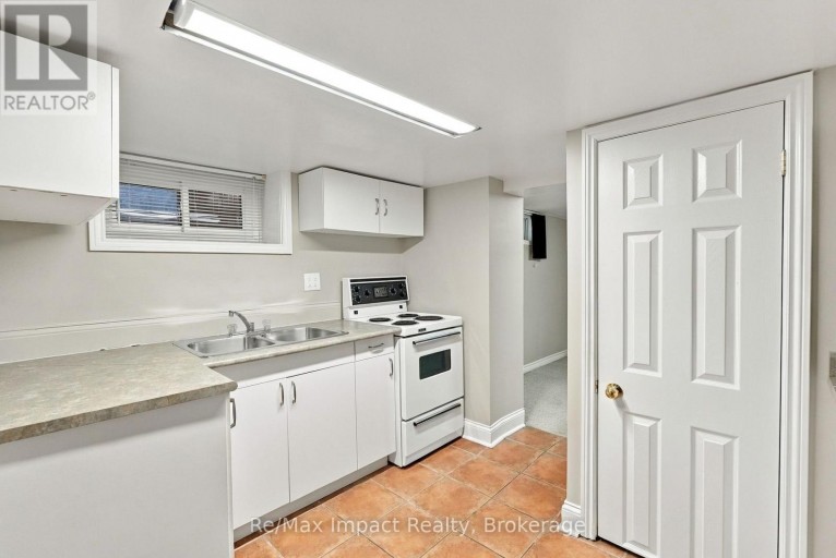 172 ROXBOROUGH AVENUE, Oshawa (O'Neill), Ontario, L1G5W5
