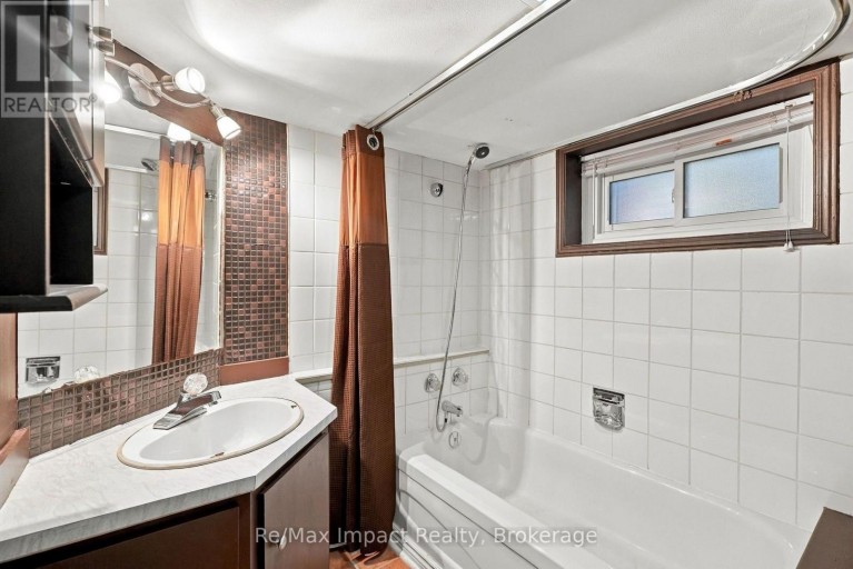 172 ROXBOROUGH AVENUE, Oshawa (O'Neill), Ontario, L1G5W5