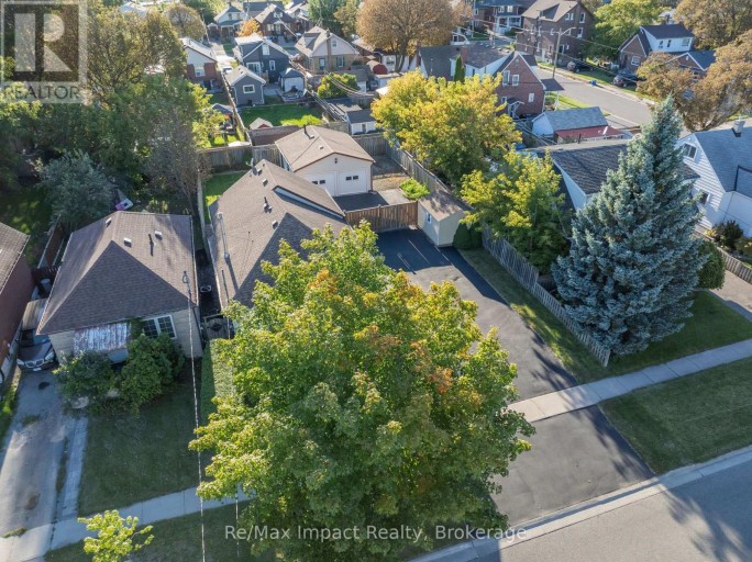 172 ROXBOROUGH AVENUE, Oshawa (O'Neill), Ontario, L1G5W5