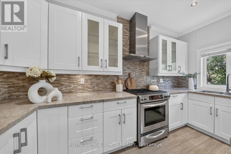 9 - 8032 KIPLING AVENUE, Vaughan (West Woodbridge), Ontario, L4L2A1
