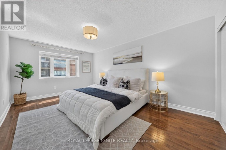 9 - 8032 KIPLING AVENUE, Vaughan (West Woodbridge), Ontario, L4L2A1
