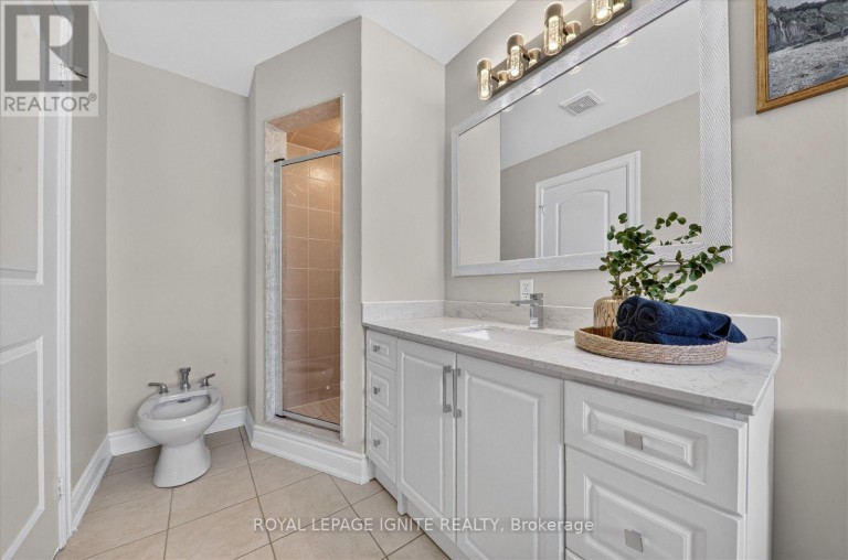 9 - 8032 KIPLING AVENUE, Vaughan (West Woodbridge), Ontario, L4L2A1