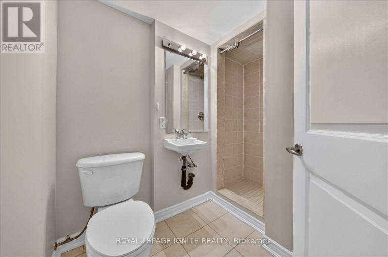 9 - 8032 KIPLING AVENUE, Vaughan (West Woodbridge), Ontario, L4L2A1
