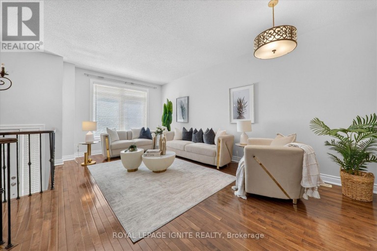 9 - 8032 KIPLING AVENUE, Vaughan (West Woodbridge), Ontario, L4L2A1