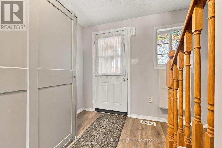 75 COURTNEY CRESCENT, Barrie (Painswick South), Ontario, L4N5S8