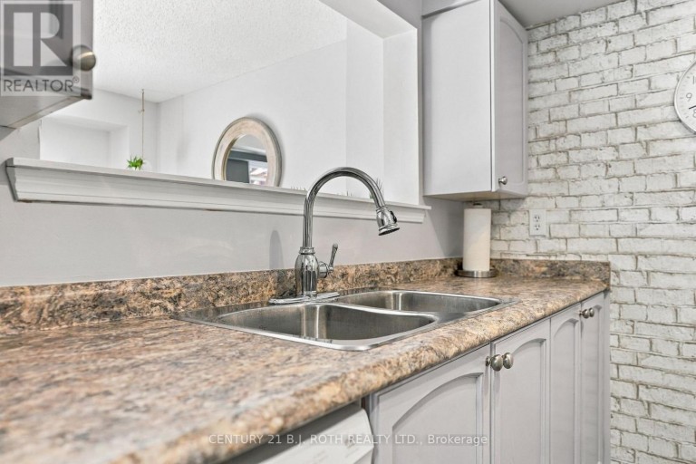 75 COURTNEY CRESCENT, Barrie (Painswick South), Ontario, L4N5S8