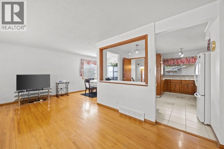 1307 Radisson Drive SE, Calgary, Alberta, T2A1Z3
