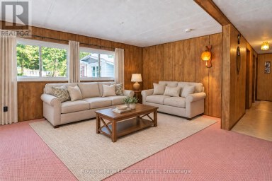 16 SINCLAIR AVENUE S Wasaga Beach Ontario photo 3