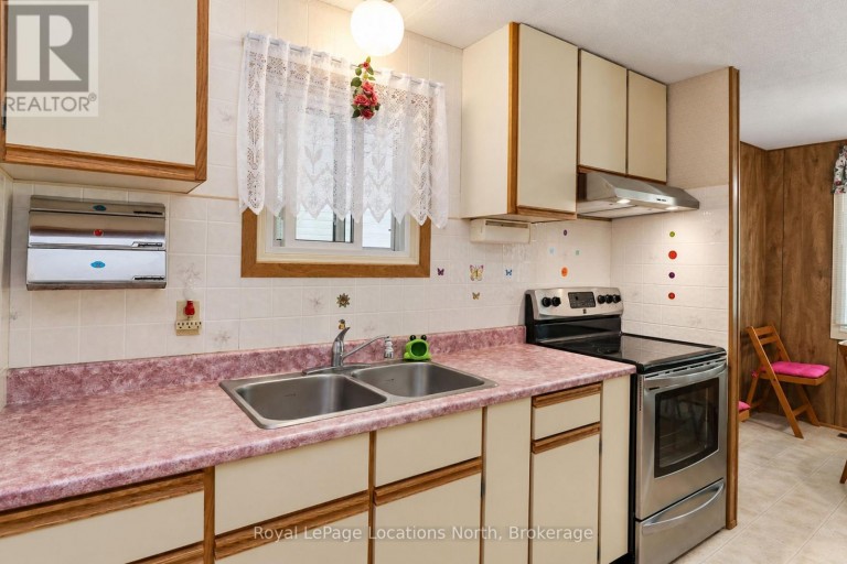 16 SINCLAIR AVENUE S, Wasaga Beach, Ontario, L9Z1K3
