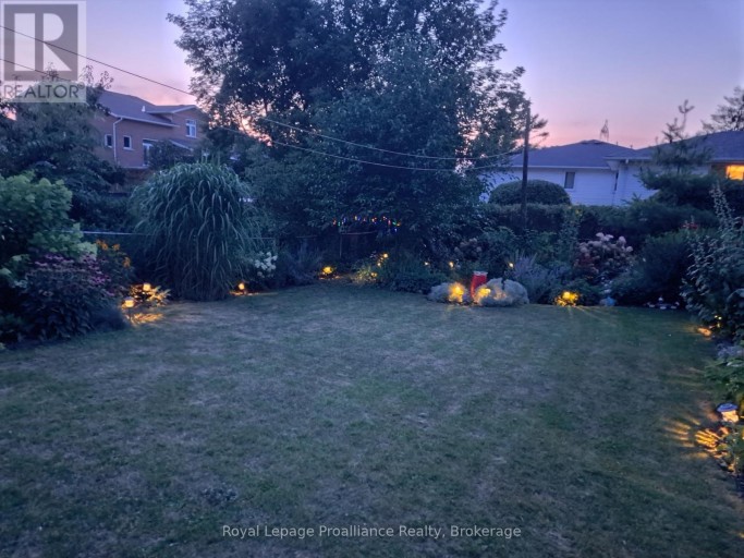 68 TRACEY STREET, Belleville (Belleville Ward), Ontario, K8P2R8