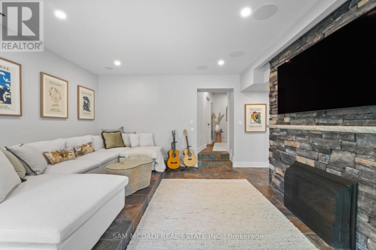 1273 QUEEN VICTORIA AVENUE, Mississauga (Lorne Park), Ontario, L5H3H2