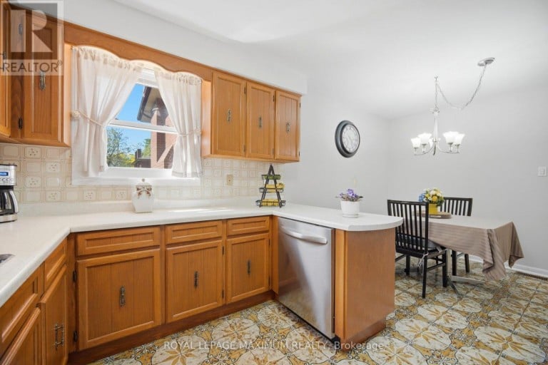 255 JOHN STREET, Toronto (Weston), Ontario, M9N1K1